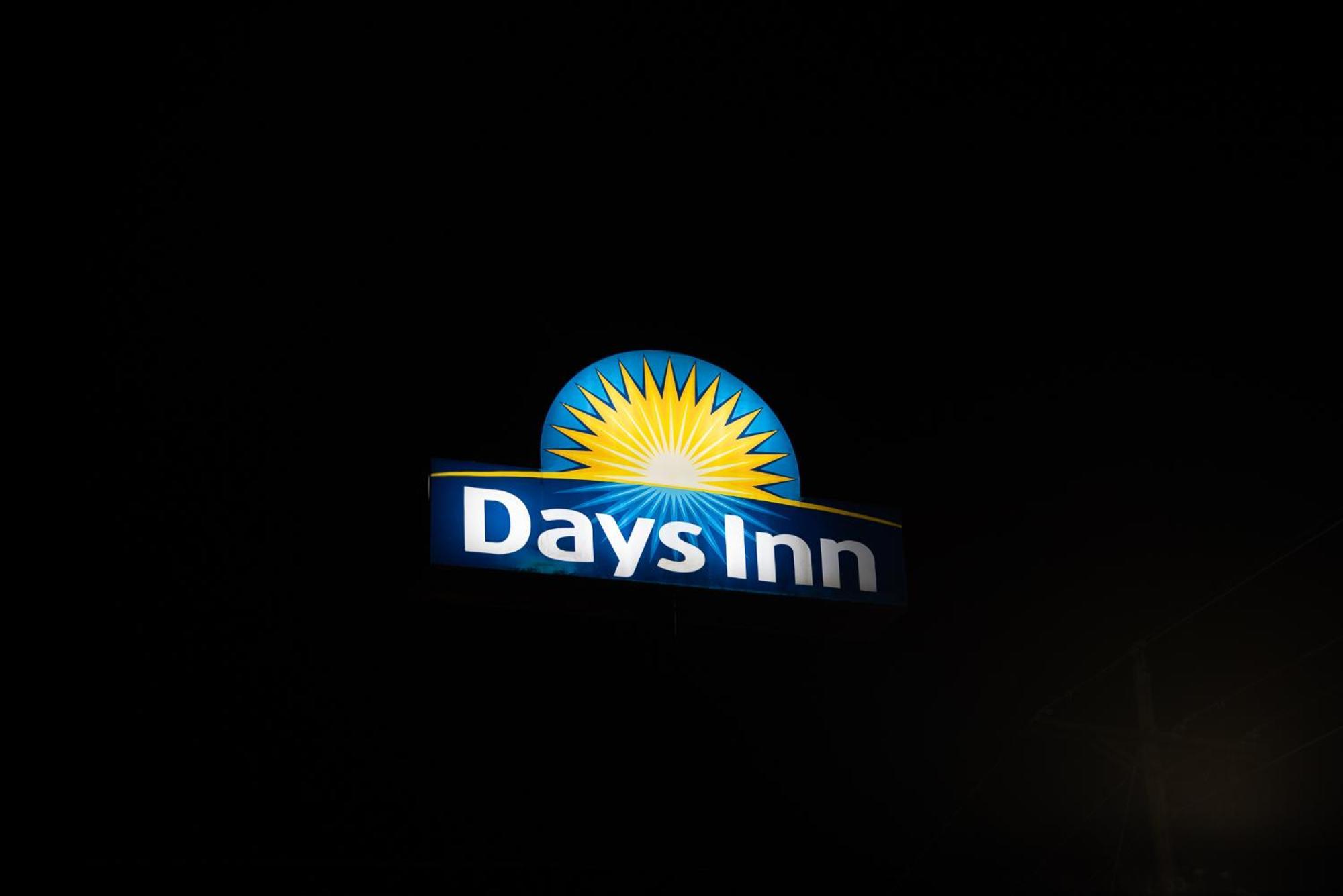 Days Inn By Wyndham Troy Esterno foto